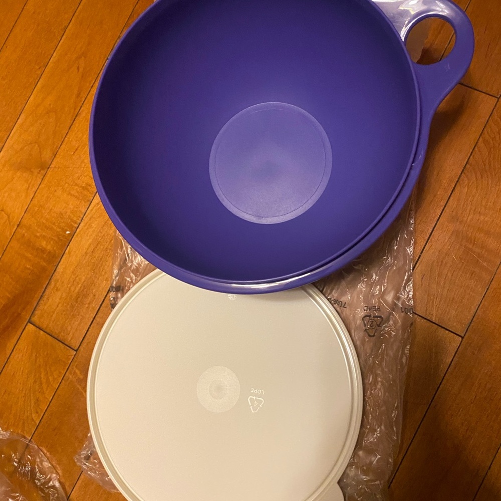 Tupperware - Picture 3 of 4